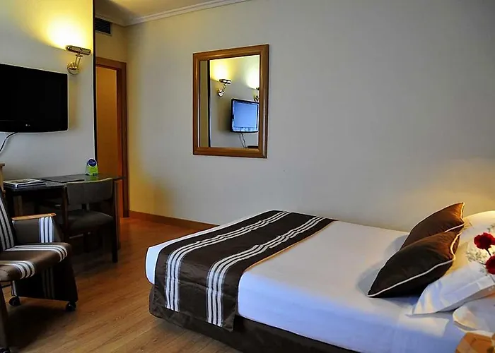 Hotel Zenit Dos Infantas 4*